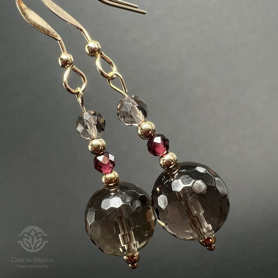 Cercei Cuart fumuriu, Granat si Aur Filat 14k